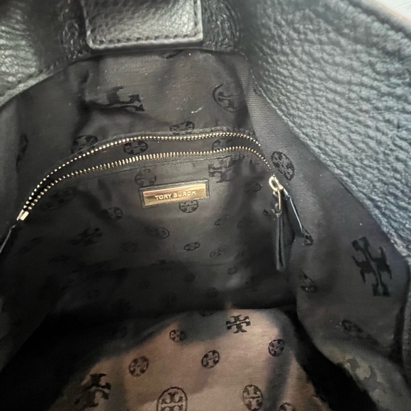 Tory Burch- Harper Tote Bag in Black Pebble Leather with Gold-Tone Hardware - Picture 13 of 13